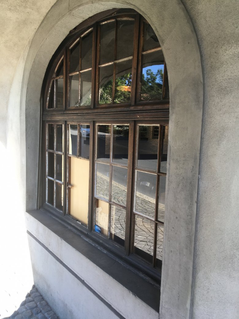 fenetres_avant_renovation_vieux-lausanne